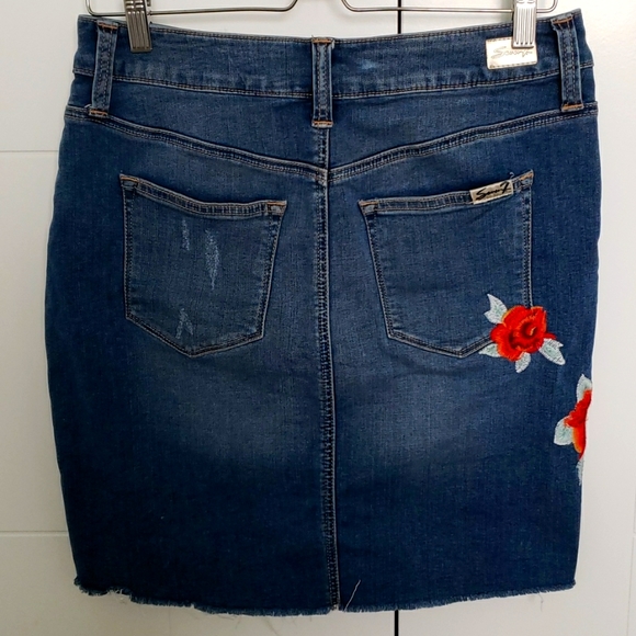 Seven Size 6 Distressed style Jean Skirt - Picture 2 of 2